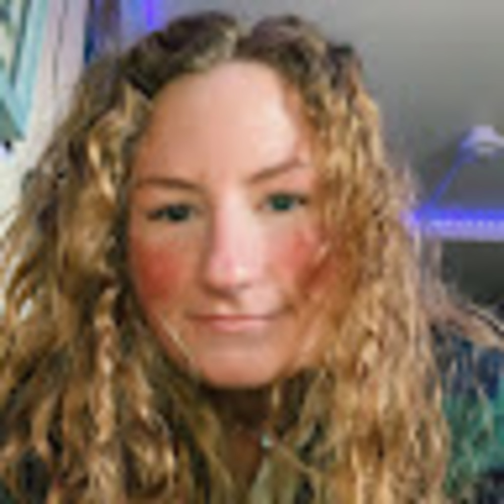 Meet your Posher, Caitlin